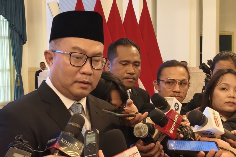 Presiden Prabowo resmi melantik Prof. Arif Satria sebagai Kepala BRIN