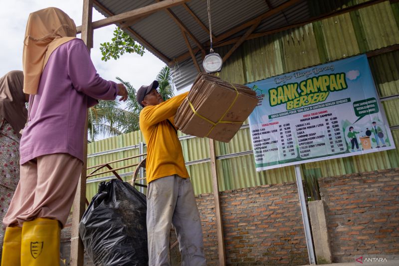 Dari Sampah untuk Masa Depan Anak-Anak Kuala Tanjung