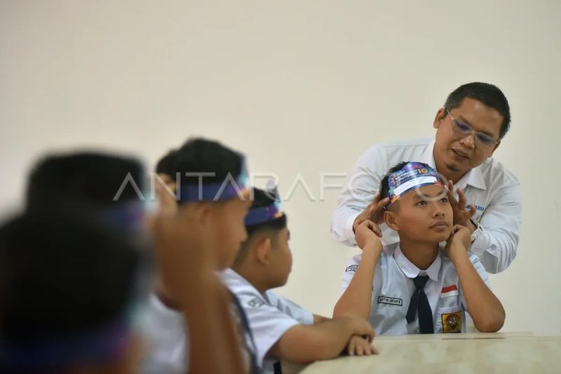 Kemenkeu mengajar di sekolah rakyat Padang
