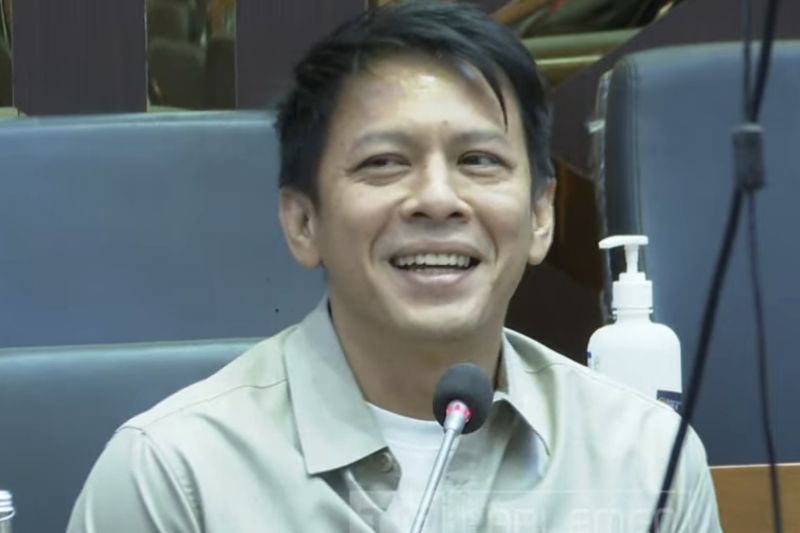 Ariel Noah nyanyi "Separuh Aku" di Gedung DPR