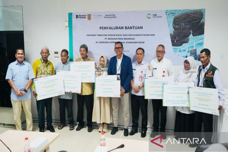 Syamsudin Noor Airport distributes IDR5.91 billion in TJSL program