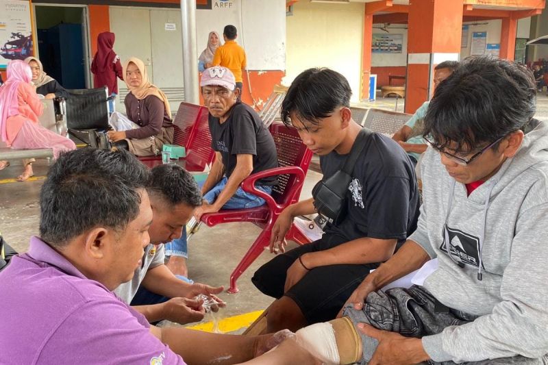 Disabilitas fisik Agam dapat bantuan kaki palsu dari PT Angkasa Pura