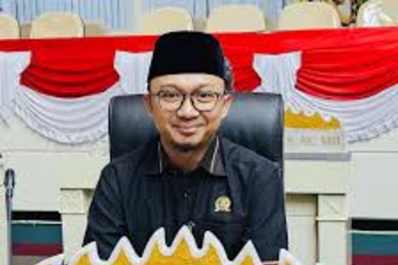 DPRD Lampung bantu lansia yang tinggal di bekas kandang ayam di Pringsewu