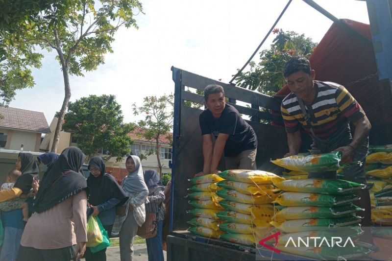 Bulog Cirebon memastikan stok beras aman hingga Lebaran 2026