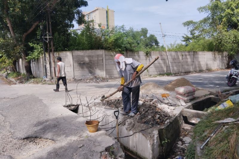 Pemkot Pekanbaru pastikan kontraktor perbaiki kembali drainase yang dirusaknya sendiri