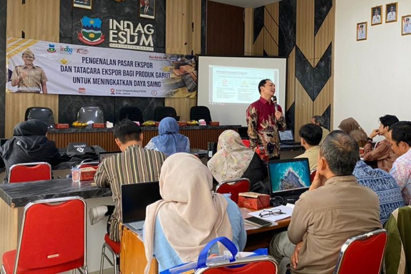 Kemendag mengedukasi UKM di Garut terkait peluang pasar ekspor