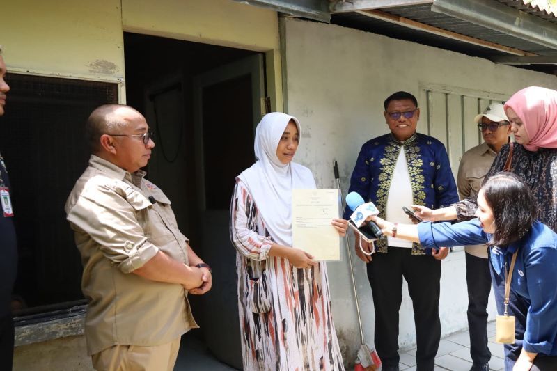 BPN datangi rumah warga Pekanbaru bagikan sertipikat tanah gratis PTSL