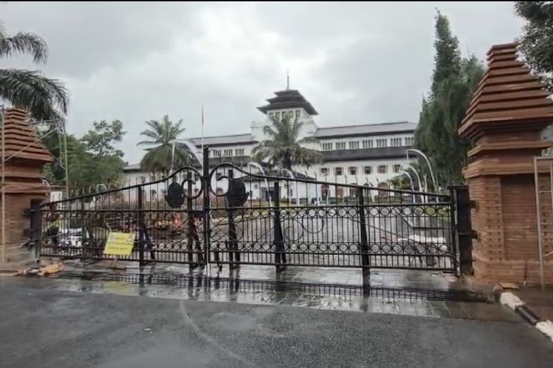 Renovasi Gerbang Gedung Sate mirip candi habiskan Rp3,9 miliar di tengah 