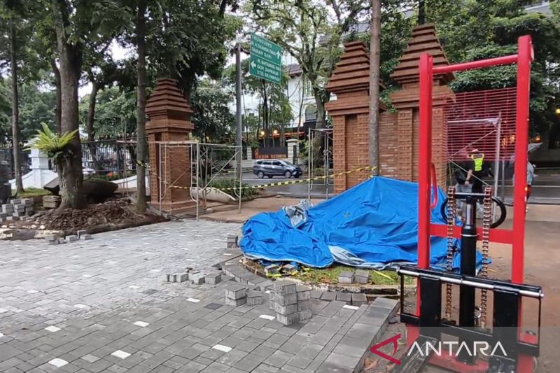 Gerbang Gedung Sate Candi Bentar megah visual tapi hampa manfaat
