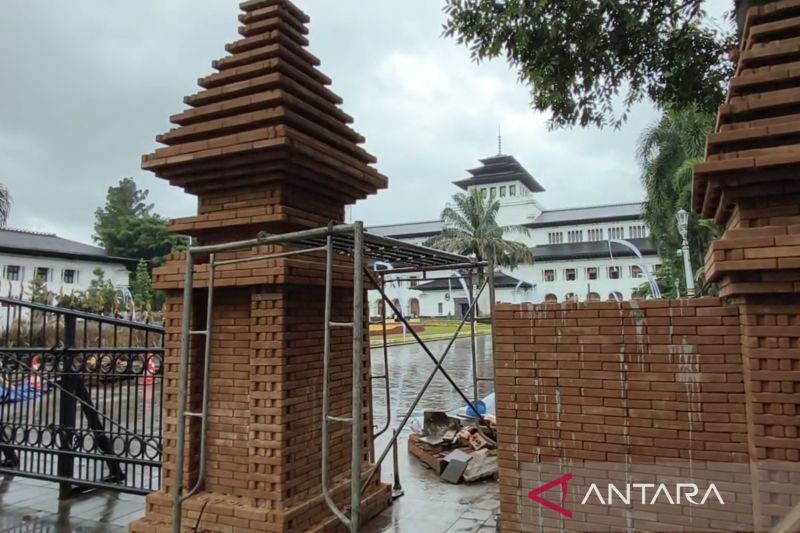 Ada ironi anggaran gapura Gedung Sate vs pelestarian situs