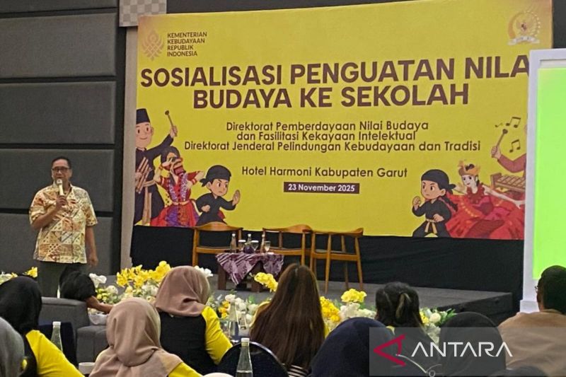 Legislator mendorong lembaga pendidikan perkuat nilai budaya pada siswa