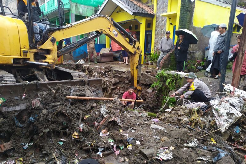 Banjir Cisurupan Garut hari ini, Bupati Garut: bangunan pemicu banjir harus dibongkar