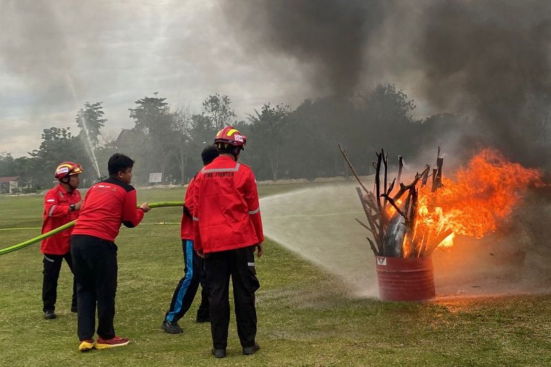 Pertama di Indonesia, Mahasiswa Relawan Peduli Api dikukuhkan di UNRI