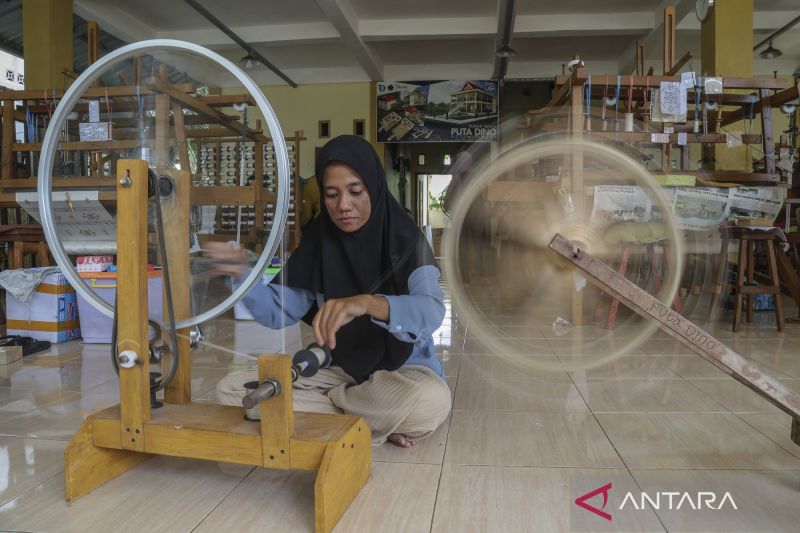 Ekonomi kemarin, soal KUR sampai rencana pembelian saham Lotte