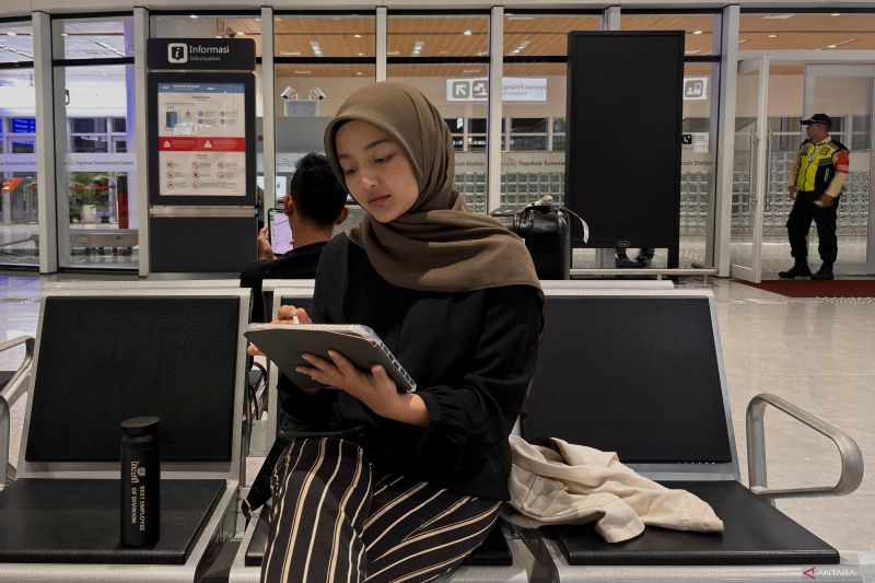 Penumpang kereta Whoosh diingatkan jaga barang bawaan pribadi