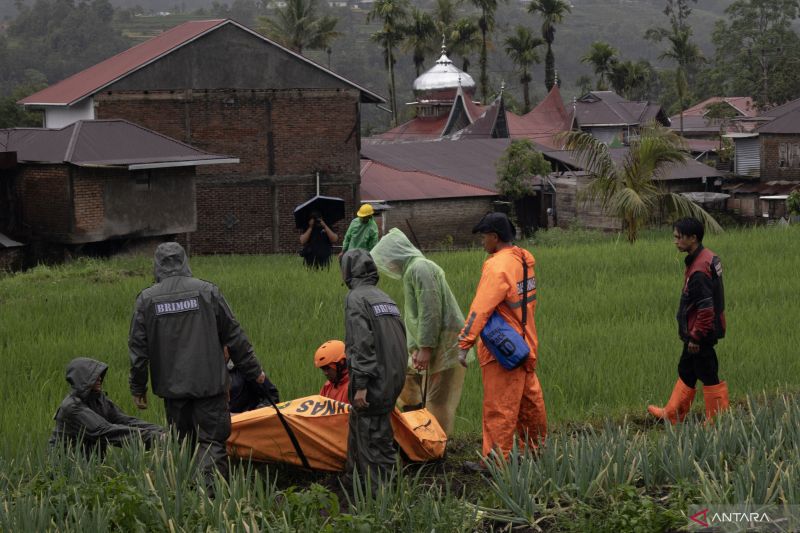 Evakuasi Korban Banjir Bandang Malalak