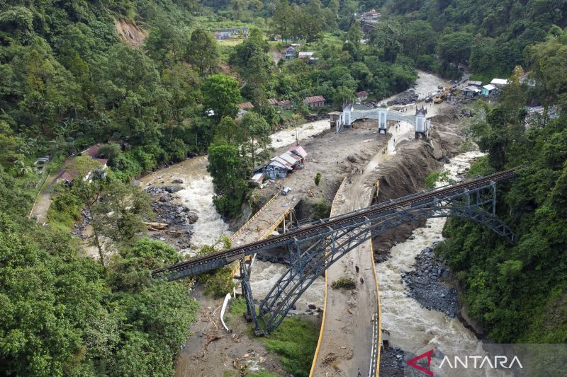 Jalur Lembah Anai yang kembali diterjang "galodo"