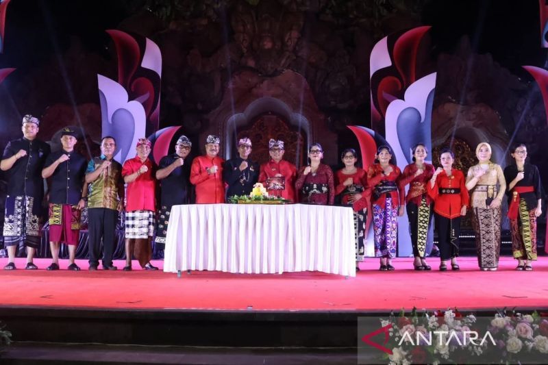 Bupati Tabanan ajak masyarakat cintai budaya dan keberagaman di puncak HUT Kota Singasana