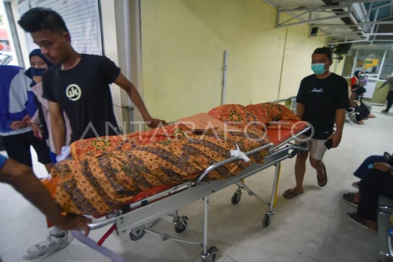 Penyerahan jenazah korban bencana di Sumatera Barat