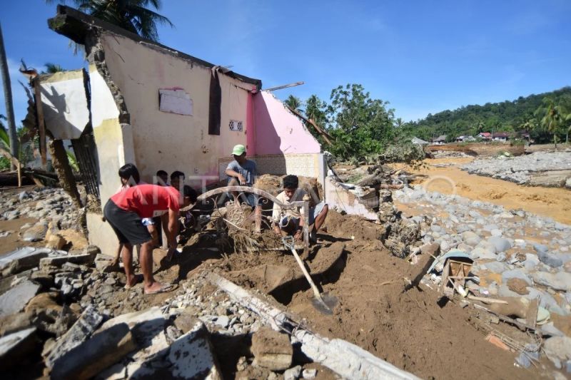 Pascabanjir bandang di Padang