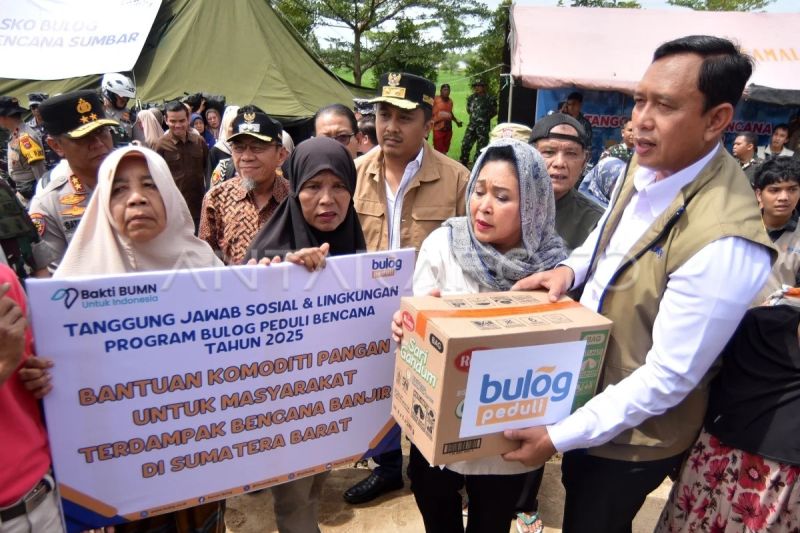 Penyaluran bantuan Bulog untuk korban bencana Sumbar