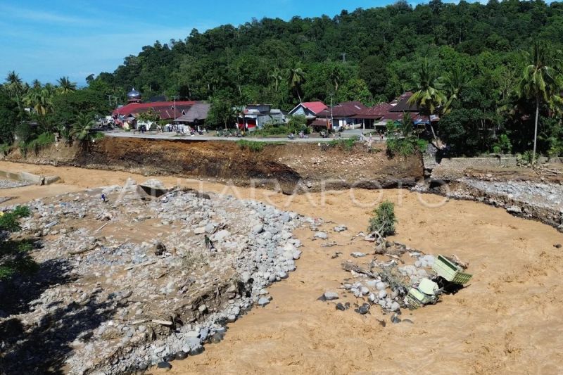 Pascabanjir bandang di Padang