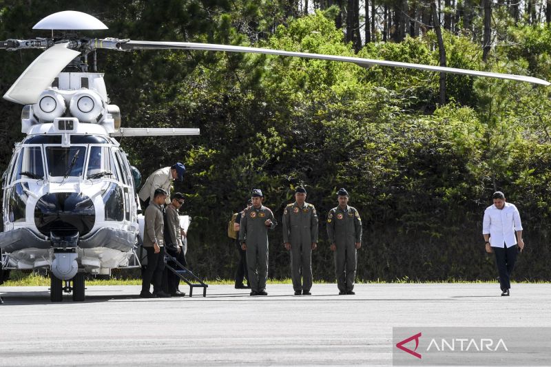 Prabowo sebut masyarakat masih syok saat tinjau bencana di Tapteng