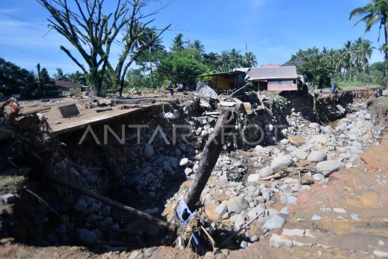 Pascabanjir bandang di Padang