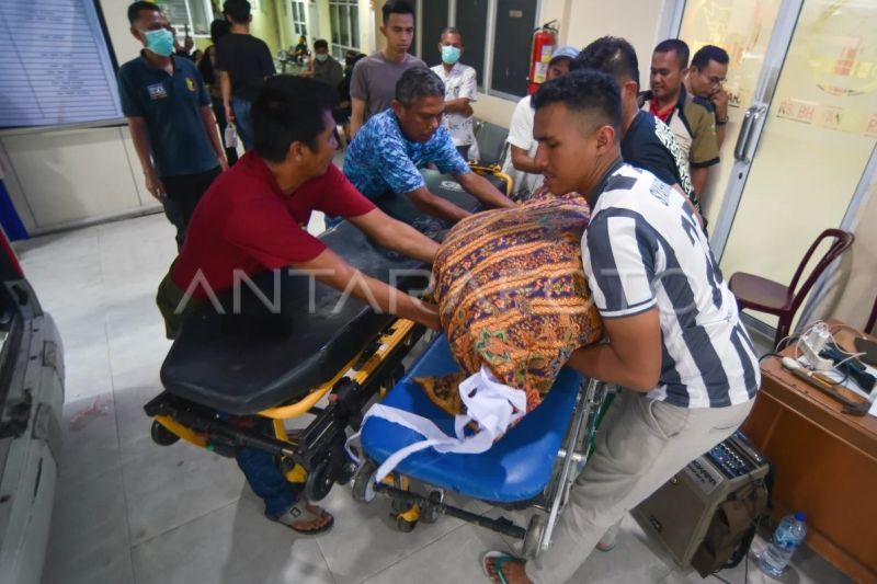 Penyerahan jenazah korban bencana di Sumatera Barat