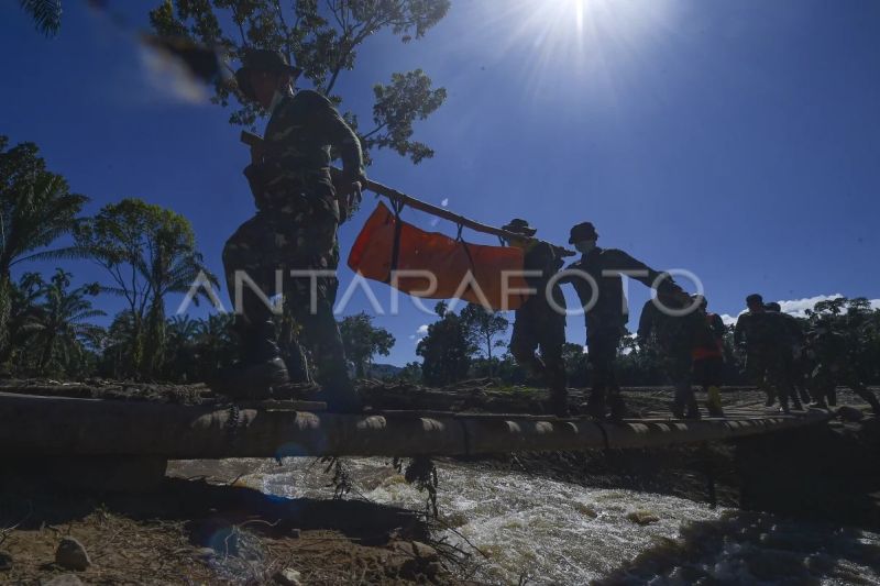 Evakuasi korban banjir bandang Palembayan