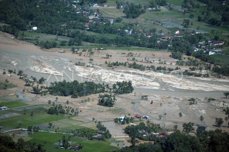 Dampak banjir bandang di Padang Pariaman
