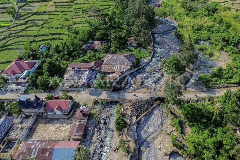 Dampak banjir bandang dan tanah longsor di Tanah Datar