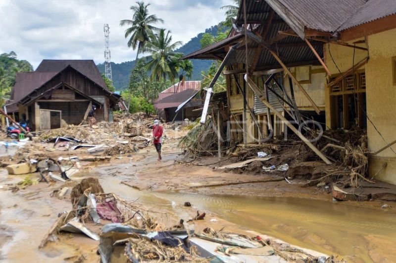Data kerusakan rumah akibat banjir bandang di Padang