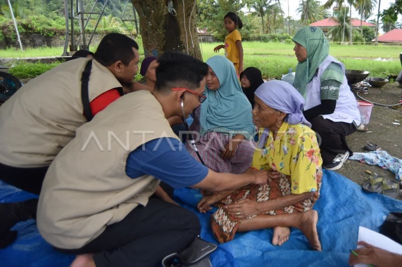 Pelayanan kesehatan bagi korban banjir di Padang