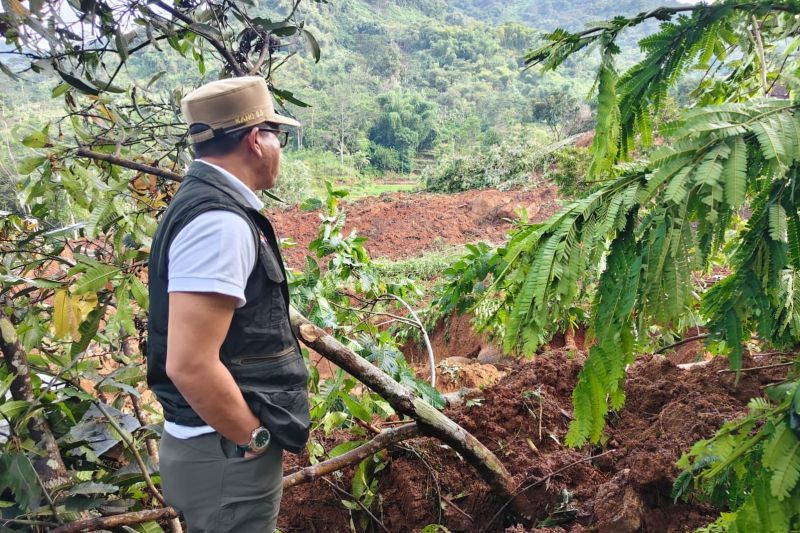 Bupati DS pimpin pencarian tiga warga tertimbun longsor Arjasari Bandung