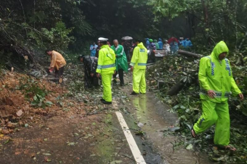 Update korban bencana alam Sumut: 330 orang meninggal