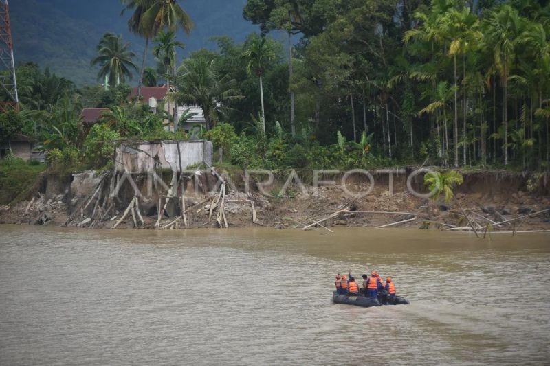 Pencarian korban hilang di hilir sungai Batang Anai