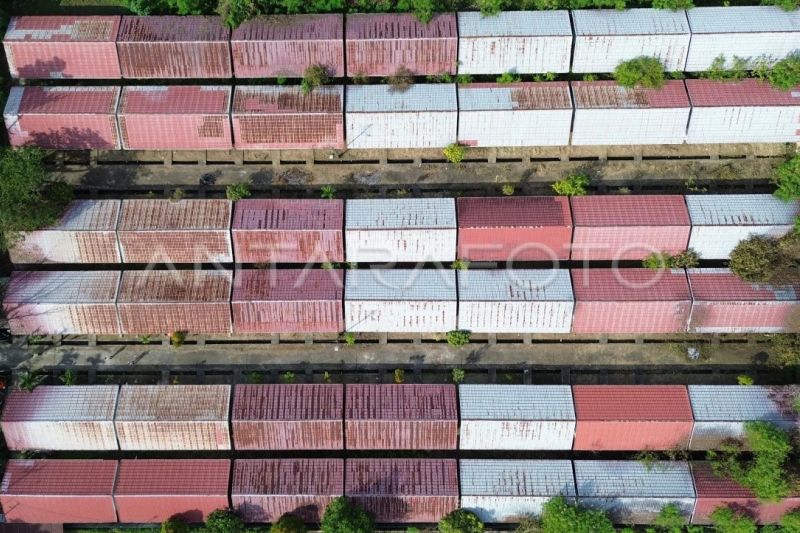 Hunian sementara korban banjir bandang di Padang
