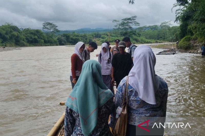 Pemkab Cianjur bangun jembatan putus akibat bencana tahun 2026
