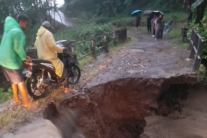 Pemkab Garut fokuskan memperbaiki jembatan terdampak bencana alam