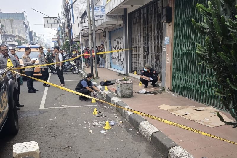 Polrestabes Bandung evakuasi jasad pria  bersimbah darah