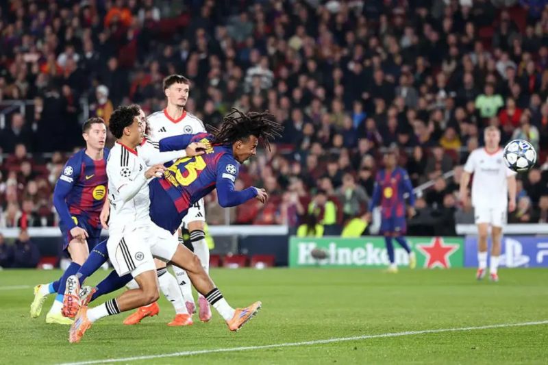 Brace Jules Kounde bantu Barcelona comeback 2-1 atas Frankfurt