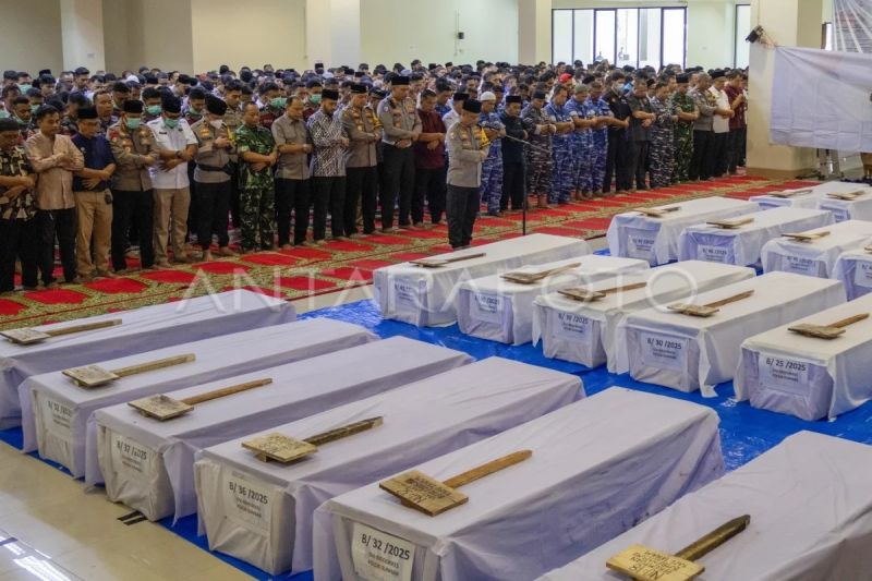 Shalat jenazah untuk para korban bencana alam di Sumbar