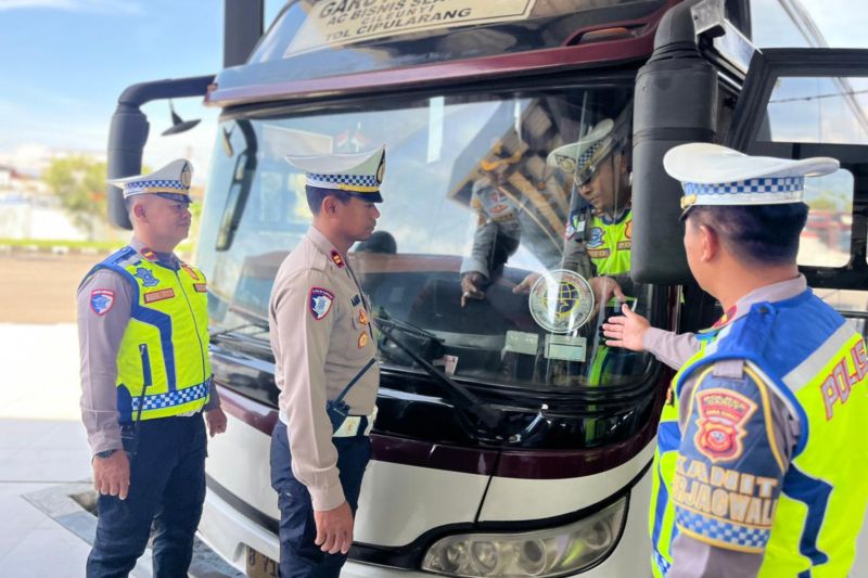Polres Garut ingatkan sopir bus umum untuk jaga keselamatan