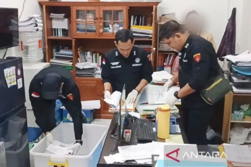 Polhukam kemarin dari kasus pemalsuan dokumen hingga posko aduan