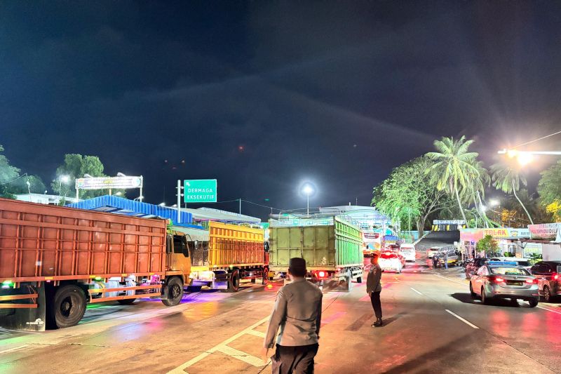 Polisi urai kemacetan di Pelabuhan Bakauheni Lampung