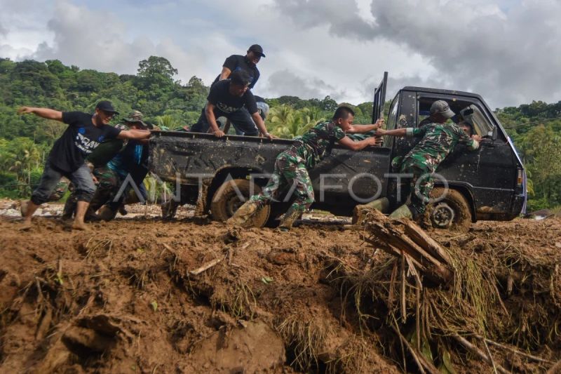 Akses kembali terputus di Batu Busuk Padang