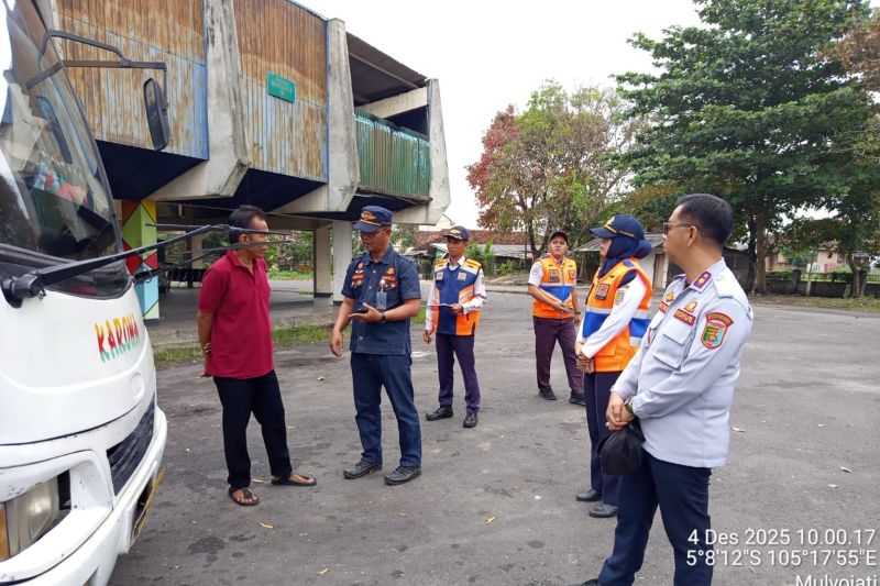 Ramp cek di Terminal Mulyojati Metro Lampung, 8 kendaraan tak layak jalan