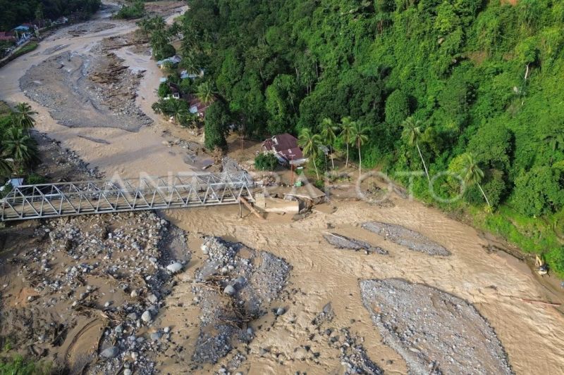 Jalan putus total di Batu Busuk Padang