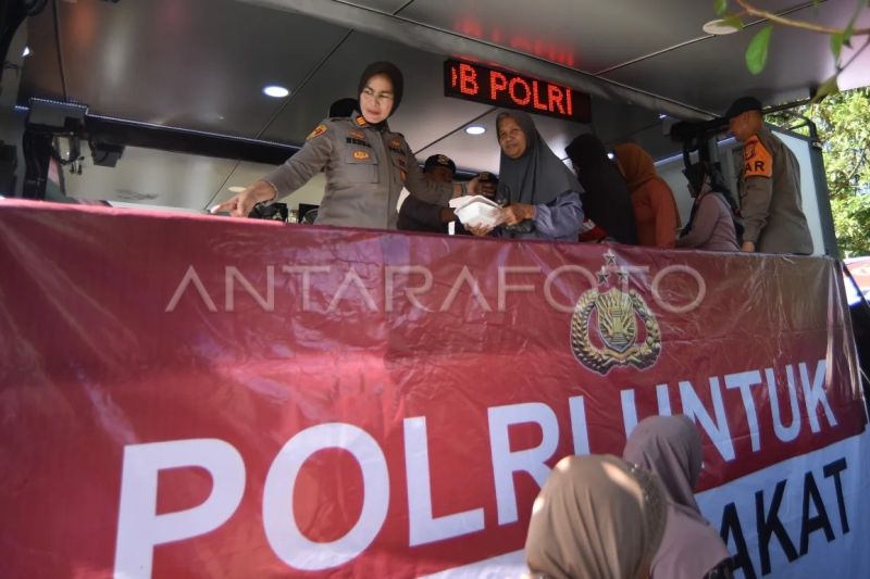 Pelayanan dapur umum Polri di Padang Pariaman